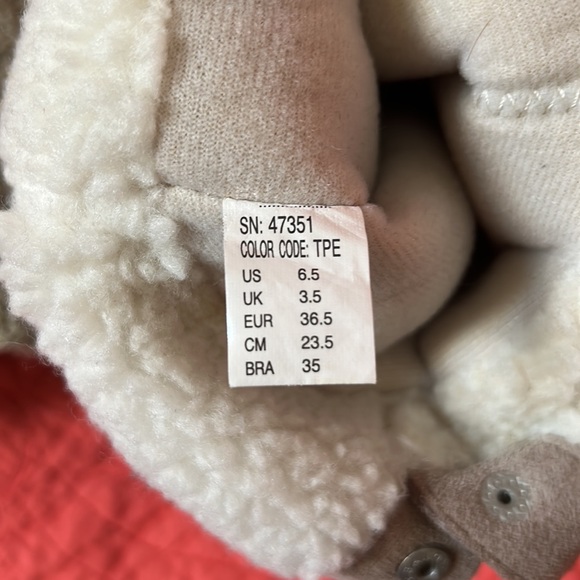 Nice Pair of Gently Worn Women’s Tan Skechers Suede & Sweater Boots, Size 6.5 - Picture 4 of 8